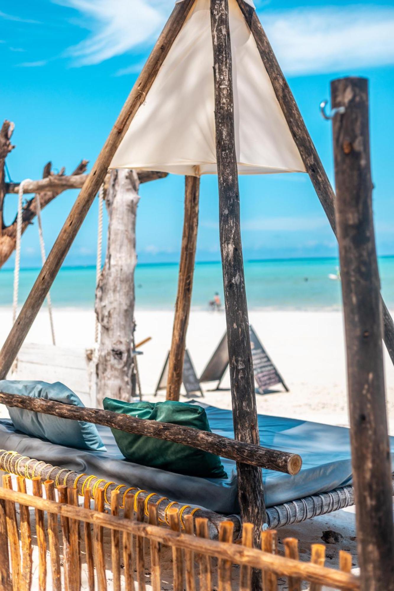 B4 Beach Club Paje Exterior photo