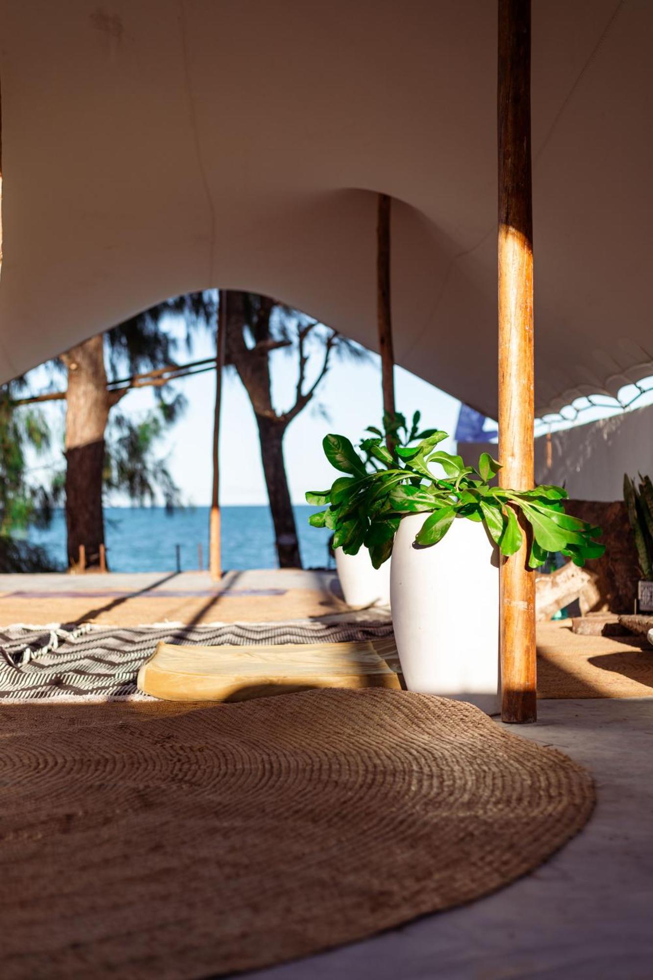 B4 Beach Club Paje Exterior photo