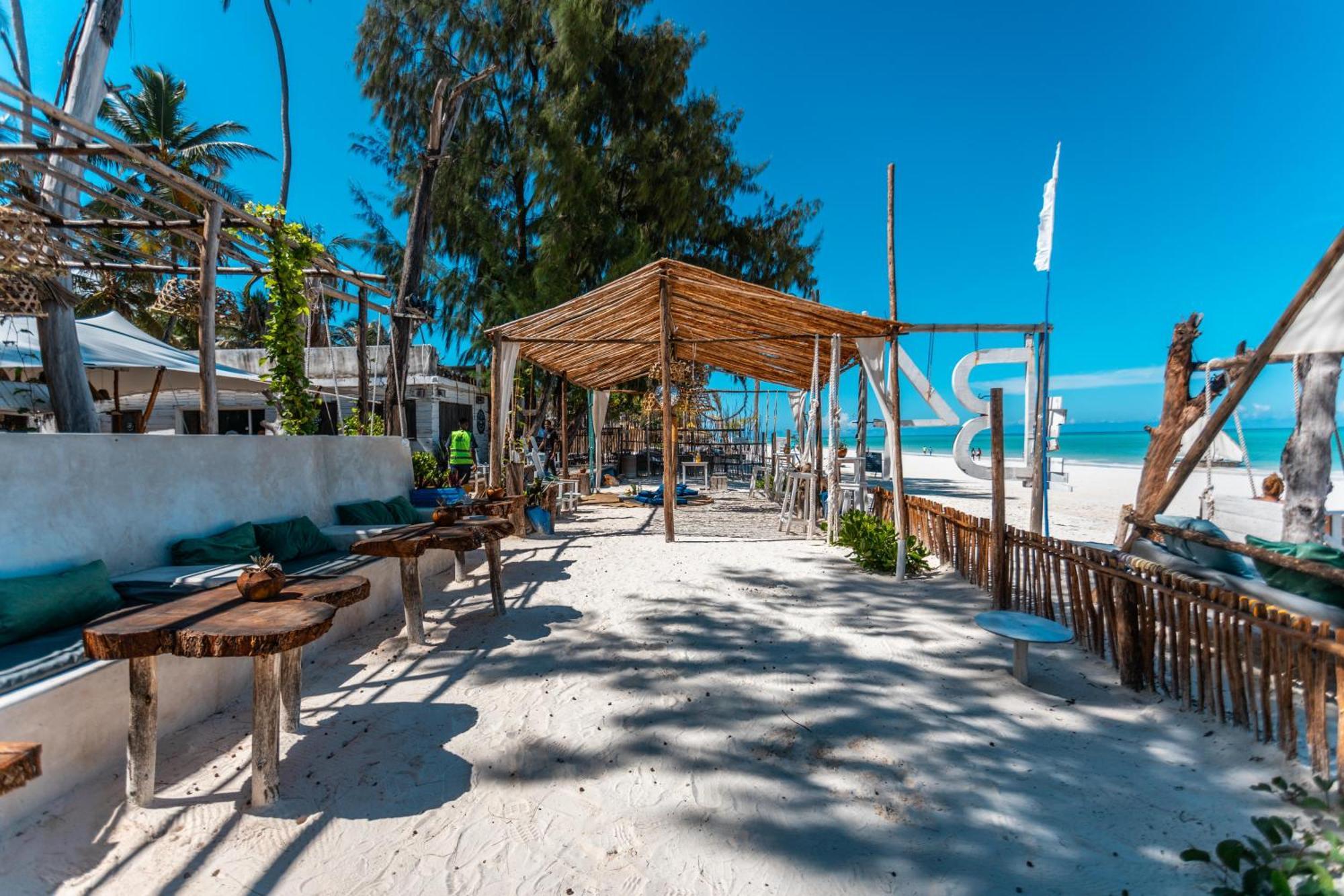 B4 Beach Club Paje Exterior photo